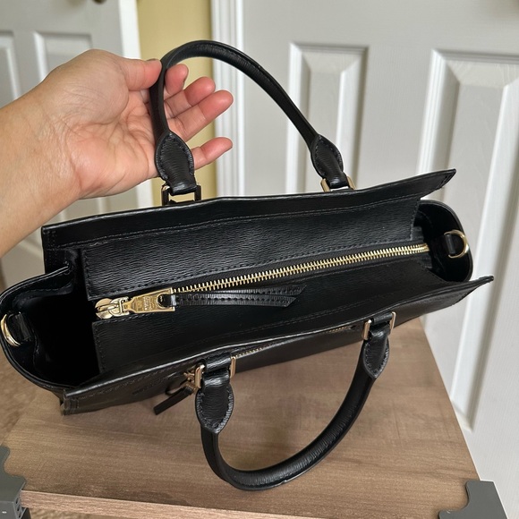 DKNY Black Leather Handbag Satchel in Like New Condition - Picture 6 of 9